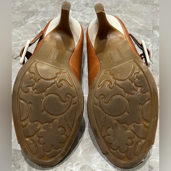 Kenneth Cole Reaction Mary Jane Peep Toe 3’ Heel Brown with White Strap Size 7 - Picture 9 of 11